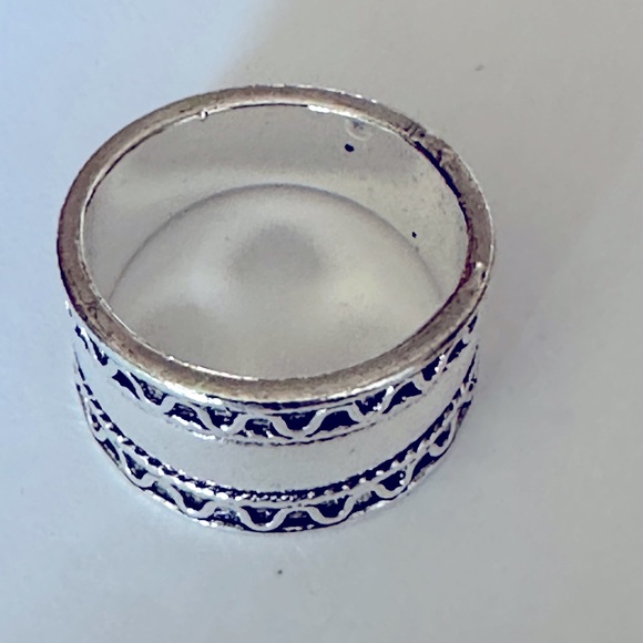 Brand New Concave Personality Fashion Ring. - Picture 6 of 9